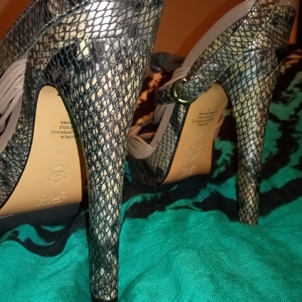 Joan & David Sz 7 Tan Snakeskin Stiletto Heels NWOT - Picture 3 of 10